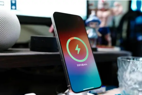 江西苹果15换屏服务分享用什么充电器给iPhone15充电更好 